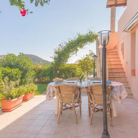 Turchese . . 3 Bdr 2 Bth . Ac Villa