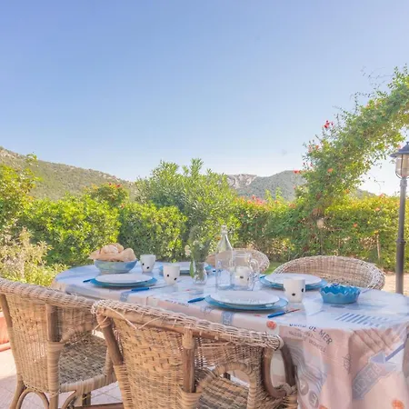Villa Turchese . . 3 Bdr 2 Bth . Ac