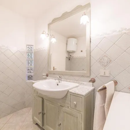 Villa Turchese . . 3 Bdr 2 Bth . Ac Chia