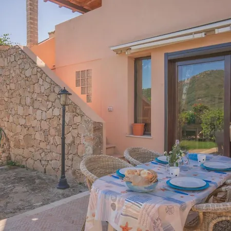 Turchese . . 3 Bdr 2 Bth . Ac Villa